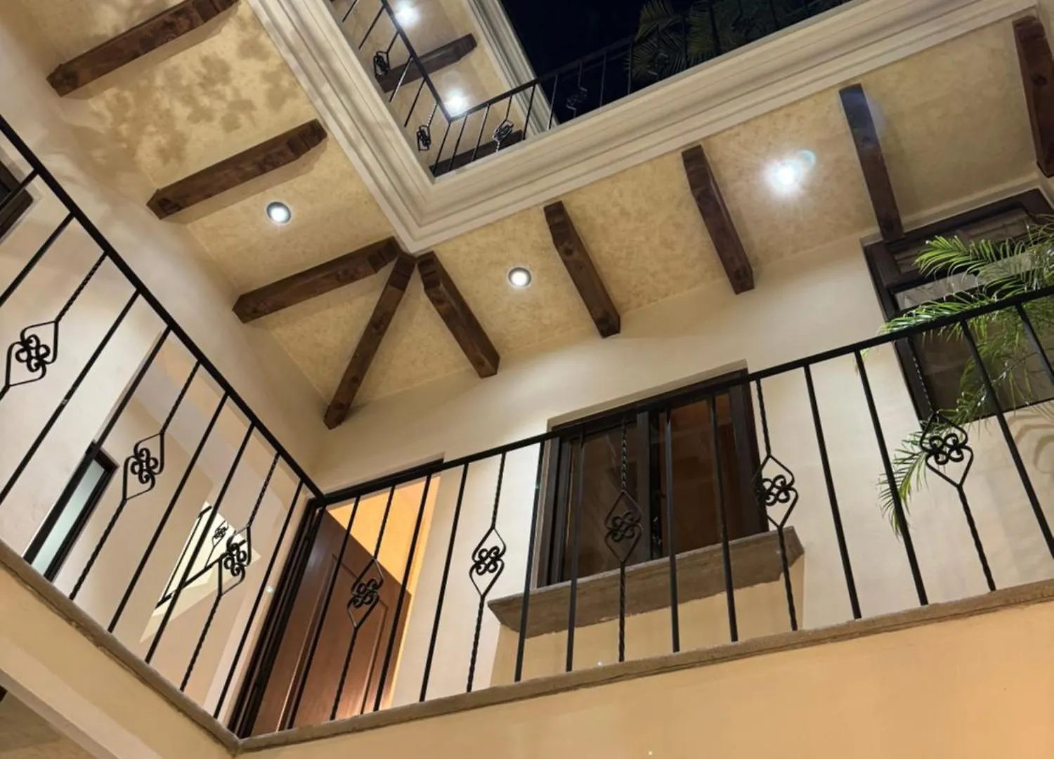 Habitacion Grande De Lujo En Antigua Guatemala